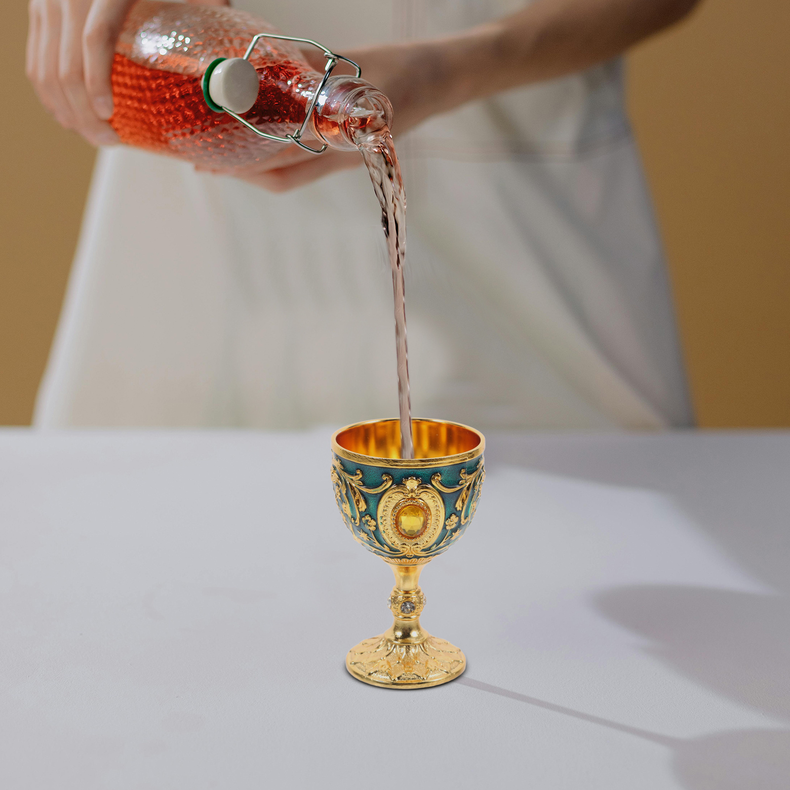 Gold Chalice Cup Retro Vintage - Old Fashioned Glass reseña y precio